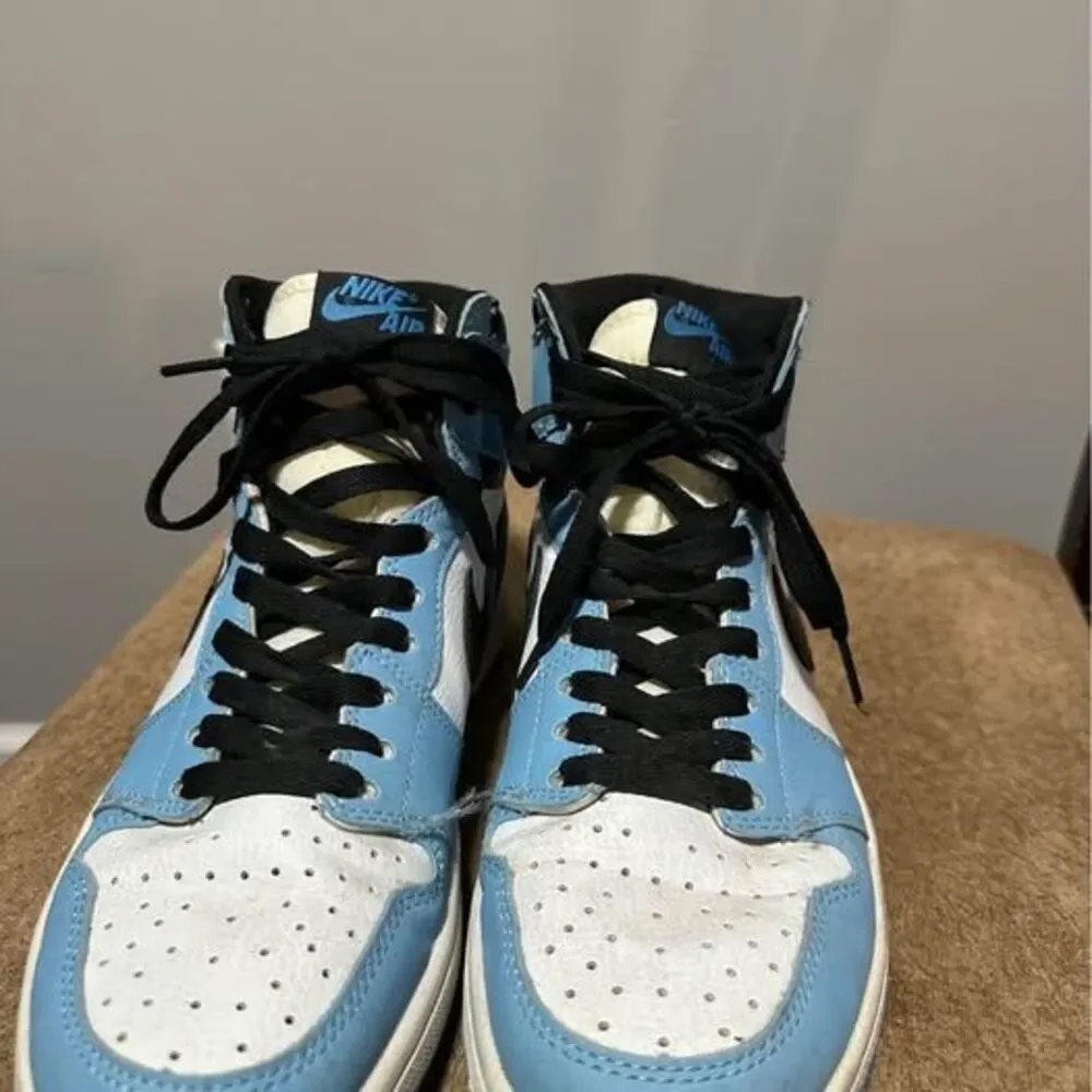 Nike Air Jordan 1 University Blue high top sneakers